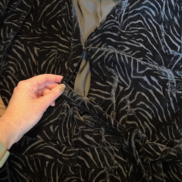 AND & OTHER STORIES VELVET BLACK ZEBRA PRINT BURNOUT WRAP DRESS SZ 4 small - Picture 6 of 10